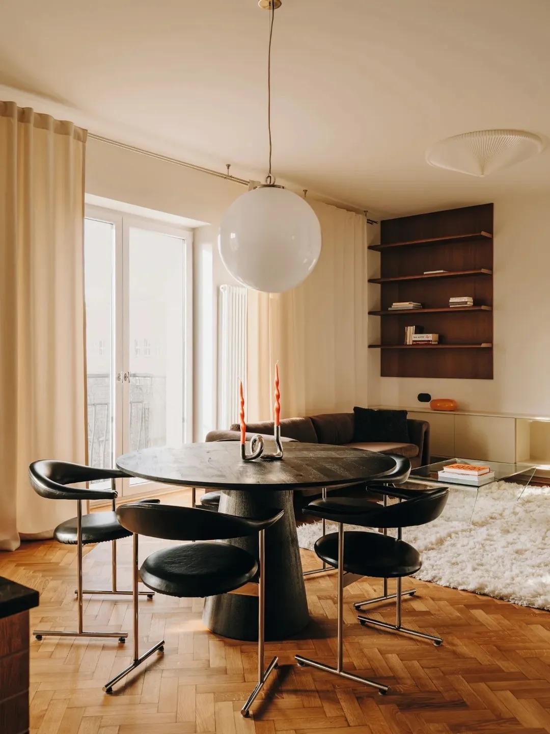 现代公寓玩黑色,高级感直接拉满。不要大白墙,如何提升家里高级感?家居