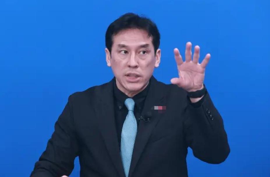 黄暐瀚叫嚣：“宪法”没有“要统一”黄暐瀚今天（23日）在社群平台上贴出国民党