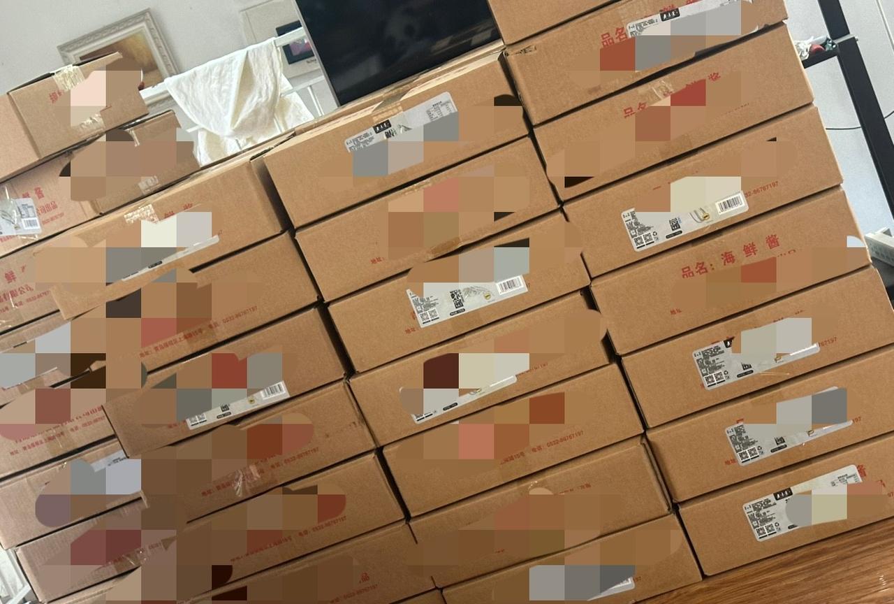 海鲜酱第一批用时十天终于出来了，味道比前面的还要好吃，改进了。刚卸完车，老爷们