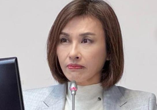 台风巴威逼近台湾，台北市政府昨（9日）晚宣布，考虑为25年来最大台风，经台北、新