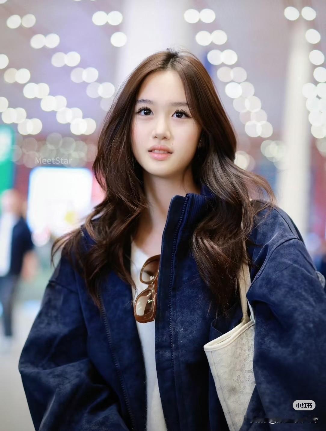 这下钟丽缇是认真的要睡不着了因为她的女儿考拉竟然有喜欢的人了考拉和朋友一起直