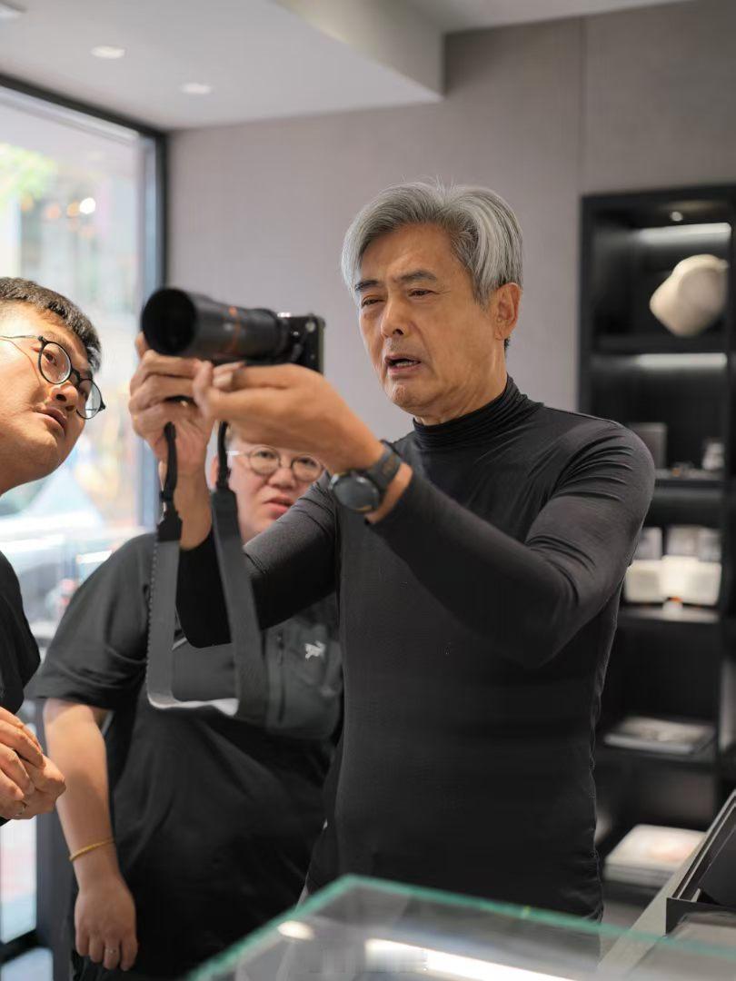 发哥也用上OPPOFindX9Ultra哈苏大地探索家大师套装了，有意思。