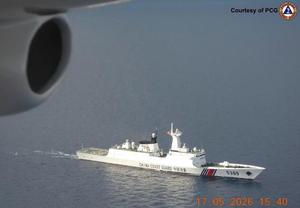 动手了！中国海警抵近中业岛，人员冲上礁，海警船随时戒备2026年5月16日
