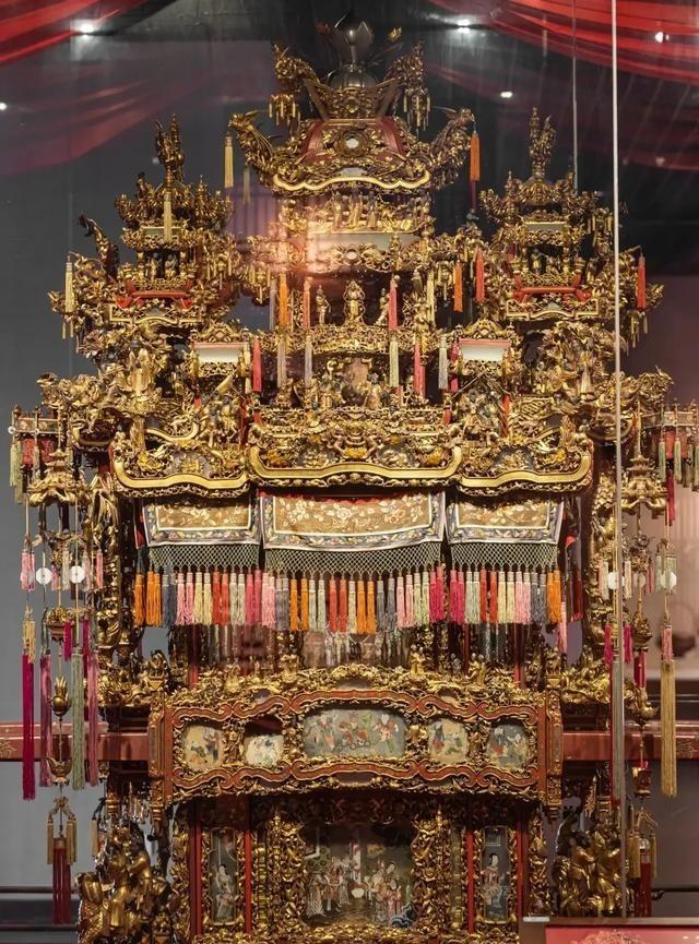 1920年，上海总商会会长虞洽卿出资500万大洋，请了10名工匠历时3年，制作了