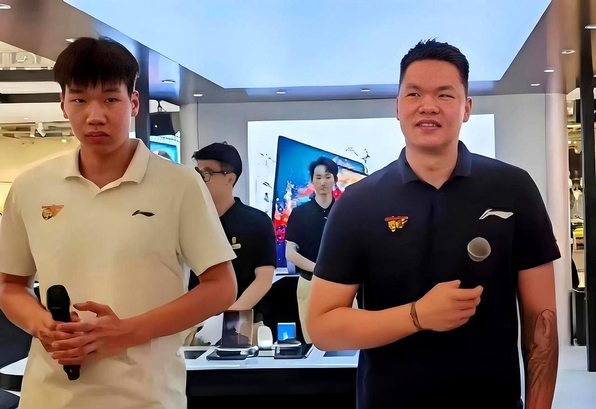 彭士峻追悔莫及！面对广东男篮的短暂亮相，他拼下7分5篮板，却只在垃圾时间捞到1