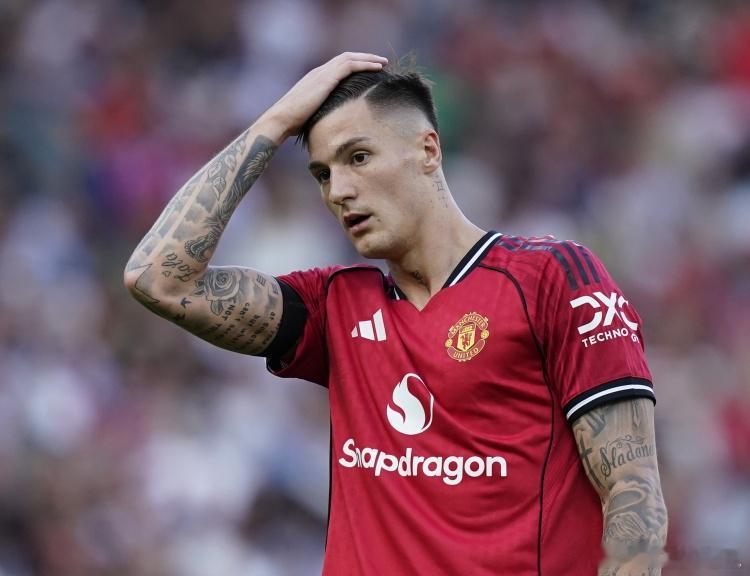 内维尔：与库尼亚和姆伯莫等夏窗新援相比，舍什科的表现差距很大11月2日讯英超第