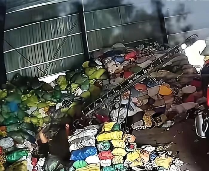 一个人到底可以惹多大的祸江苏常州一女子把家中奶奶的衣服送去了家附近的回收站处理