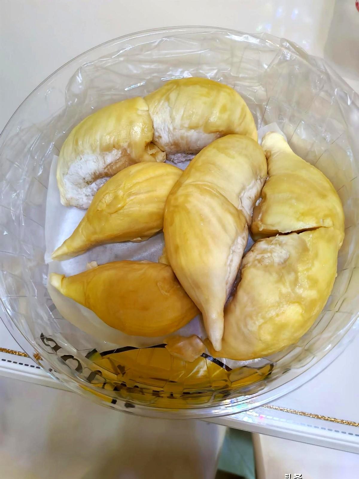 前脚闺女女婿刚关门下楼，后脚我就拉开了冰箱。看着空荡荡的保鲜层，我突然觉得这当
