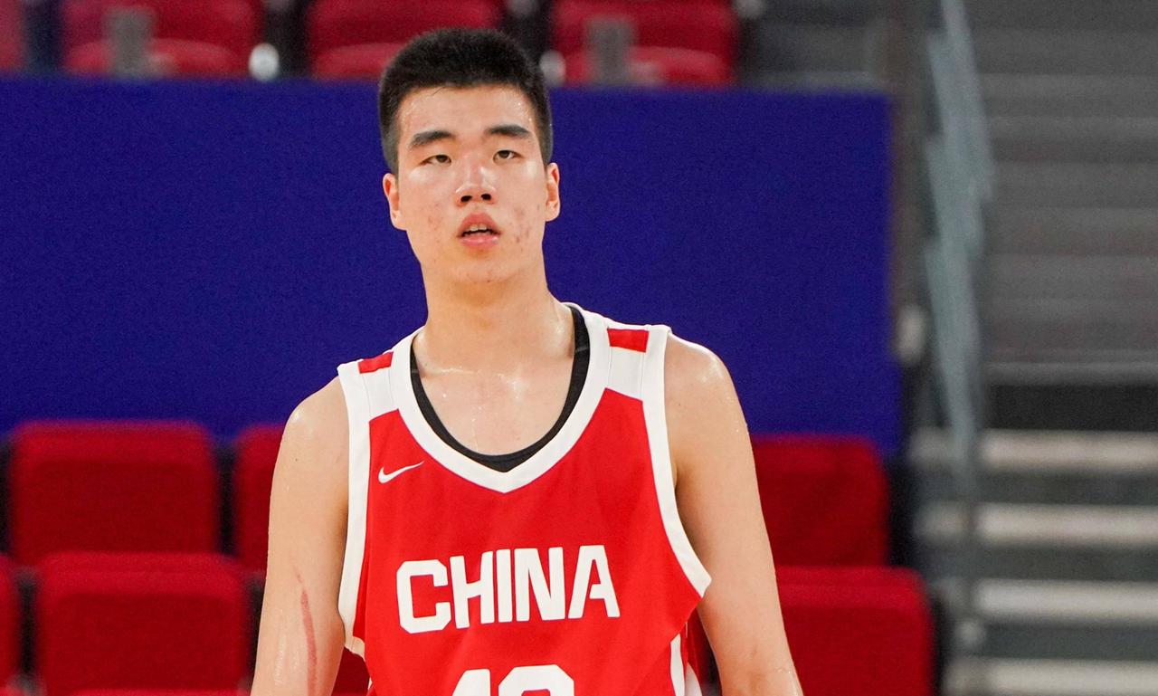 上海男篮人才济济！在U17男篮世界杯的首场小组赛中，中国U17男篮92：70大
