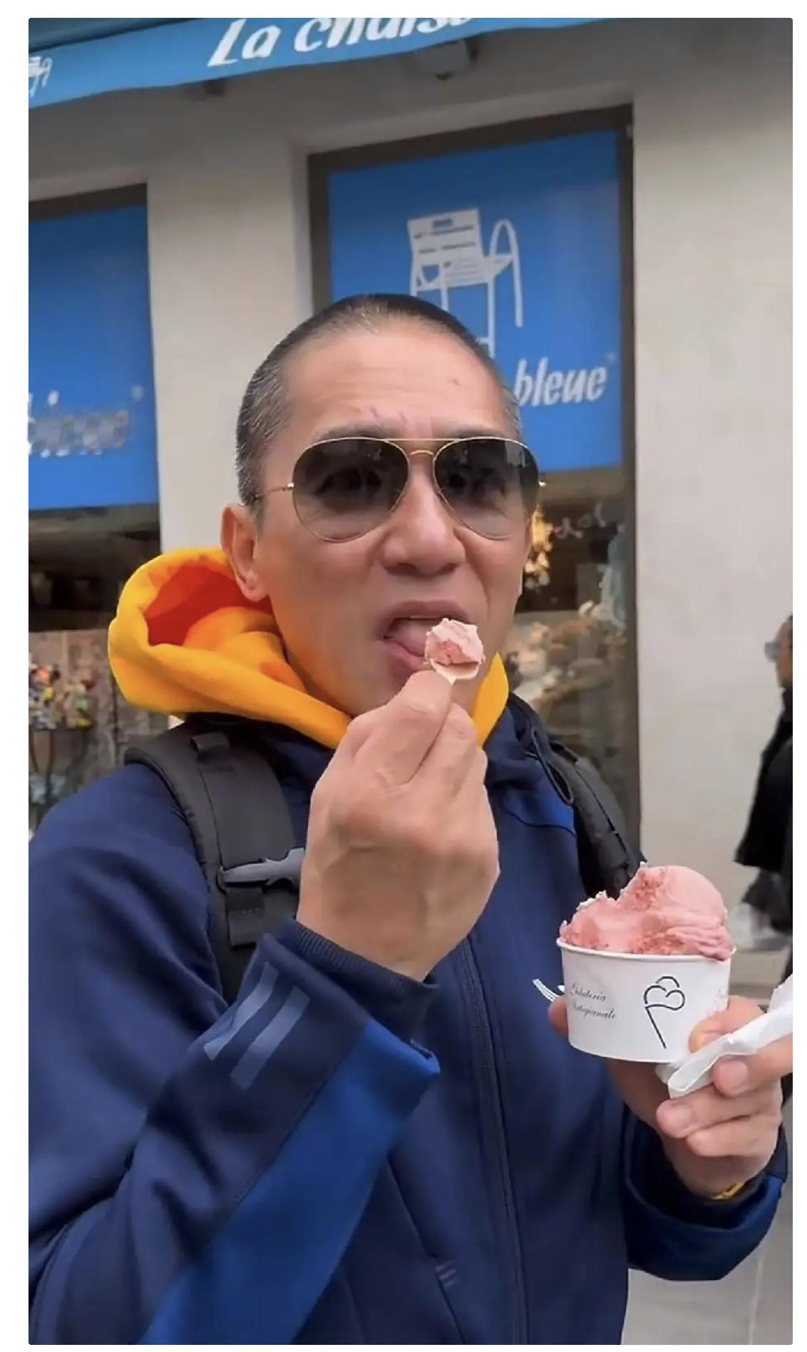 梁朝伟不拍戏了，就住在东京的普通楼里。早上买杯咖啡，下午钻进旧书店，一待就是一