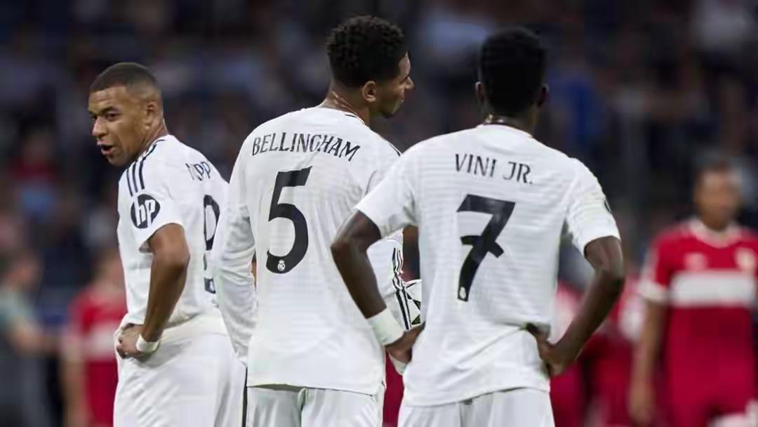 姆巴佩到底有什么问题？让你们如此记恨于他……？当初在大巴黎，姆巴佩身边有梅西