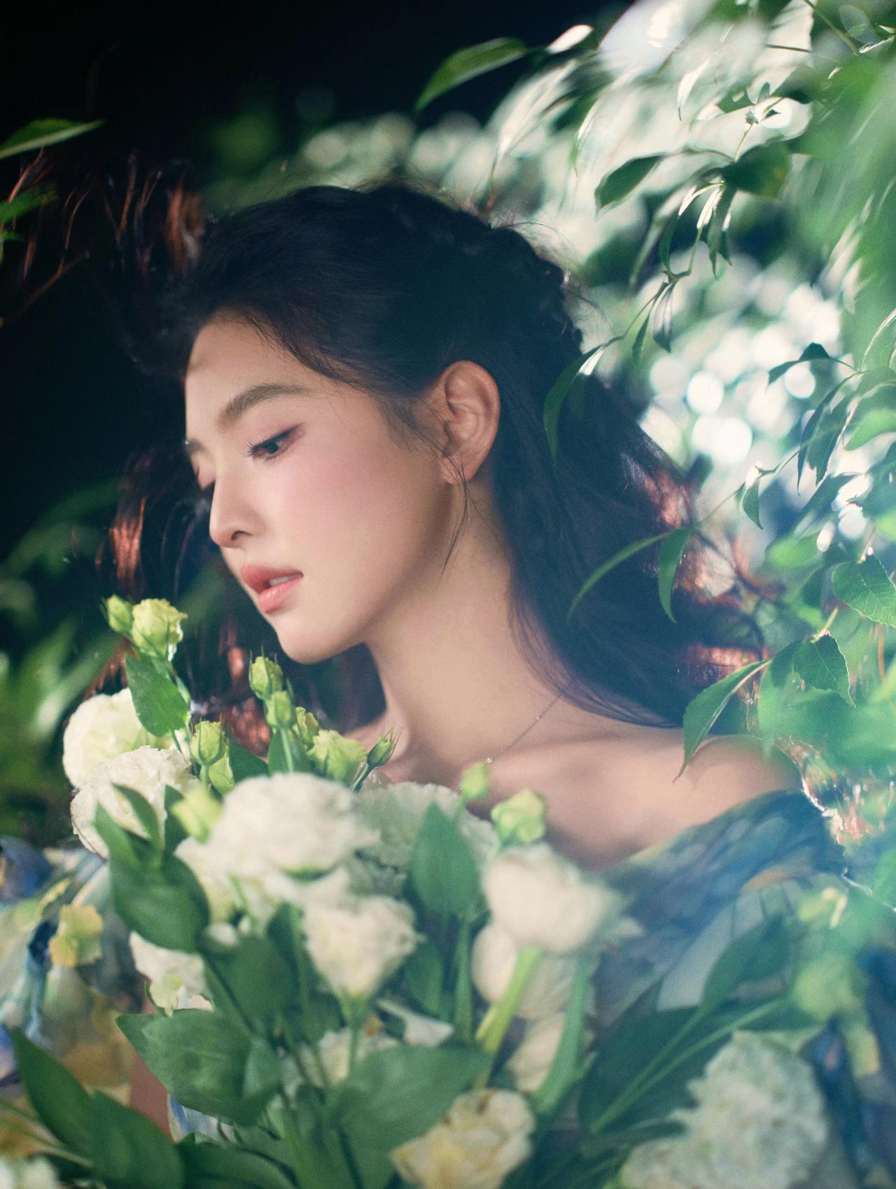 章若楠｜时尚芭莎红毯“花仙子”若楠来咯～今日BAZAARGALA造