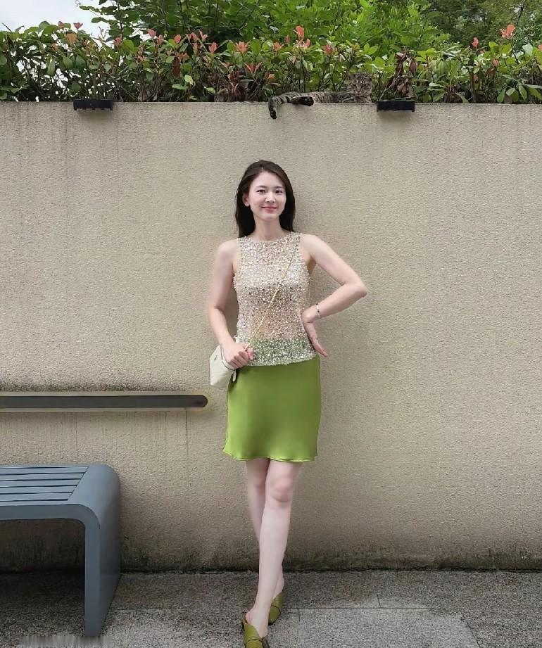 漂亮的小姐姐穿什么都是如此有气质，所以气质是由内而来的，是不是这个道理？就像生