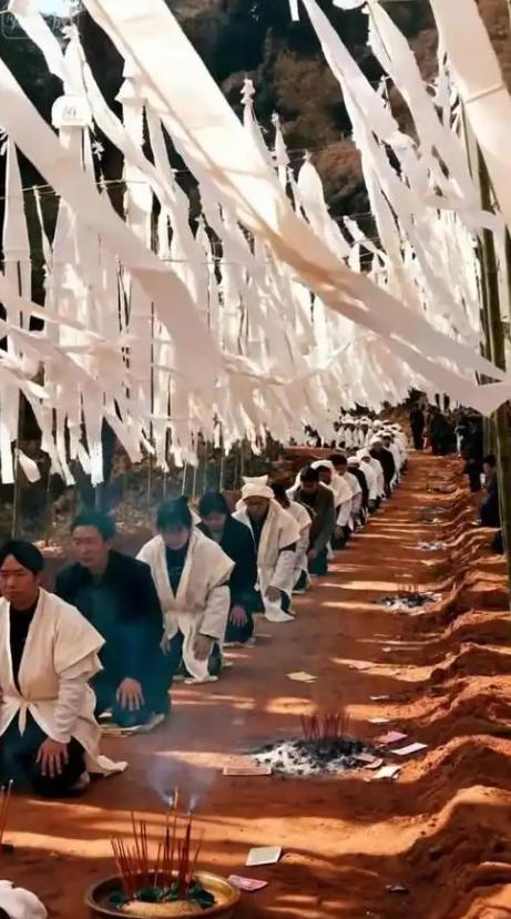 新的殡葬制度将于2026年3月30号执行，大概意思就是：一切从简，城里可以选火葬