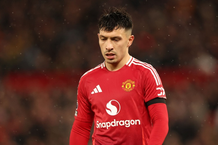 曼晚: 利马原本的首发位置被卢克·肖占据, 他要等待机会