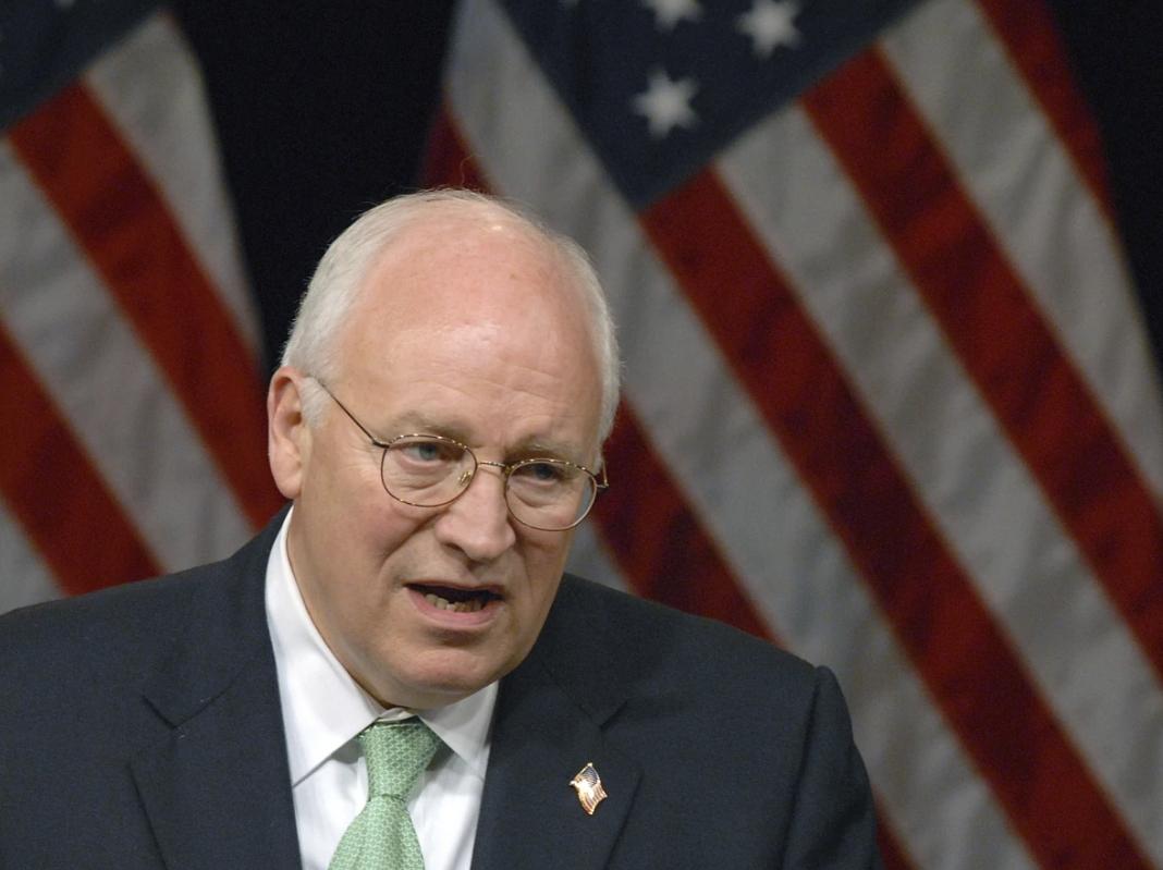 这个切尼，肺炎去世，84岁。他是当年极力主张并且推动了入侵伊拉克的人，也是最