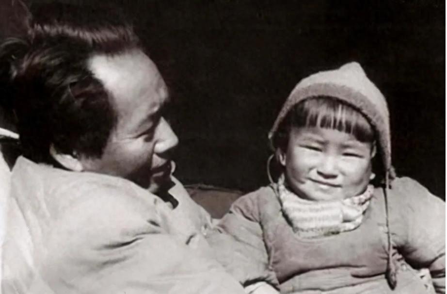 李讷许久没有回中南海看毛主席，得知背后原因后，父亲流泪安慰：爸爸真的不怪你19