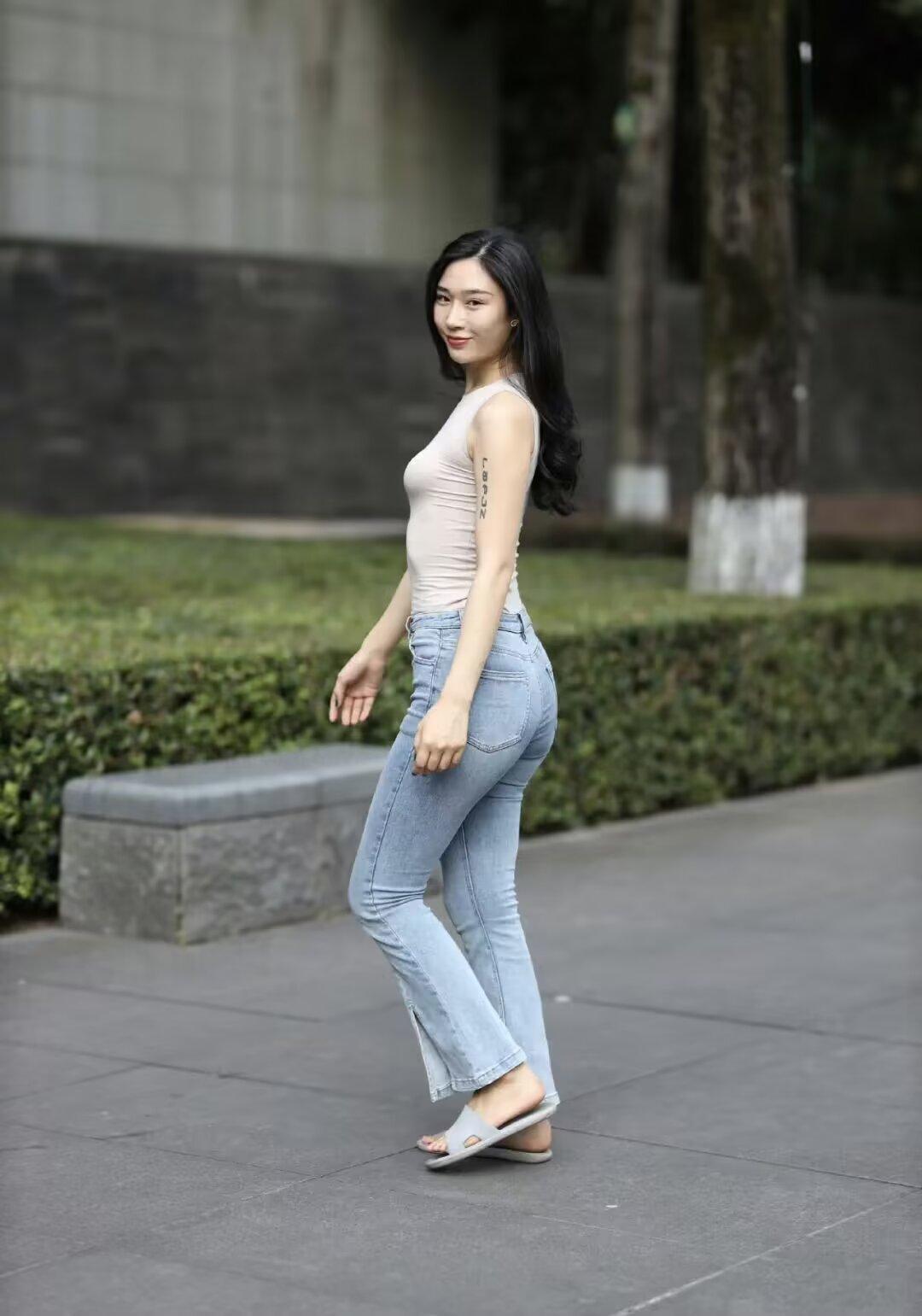 一直以为只有秘密不能说，到了一定年纪才知道：累不能说，你得扛着，苦不能说，你得熬