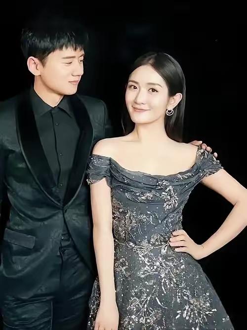 张杰说，本来盼着女儿们能多遗传谢娜的颜值，大眼睛灵气十足，长得精致又好看。