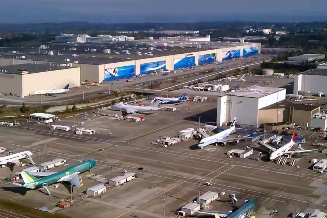 波音公司绝对算得上全球暴利又合法的公司典范。2018年，它净利润达104.6亿美