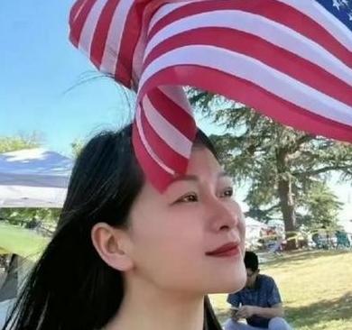 中国知名美女作家称在国内压抑不自由，于是抛弃父母来到美国，谁知仅1年时间，她就沦