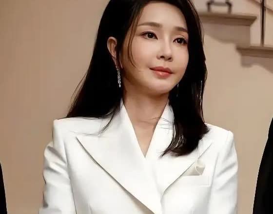 金建希的天塌了，丈夫尹锡悦再次被捕。看到尹锡悦坐牢第一天的菜单，他能不能