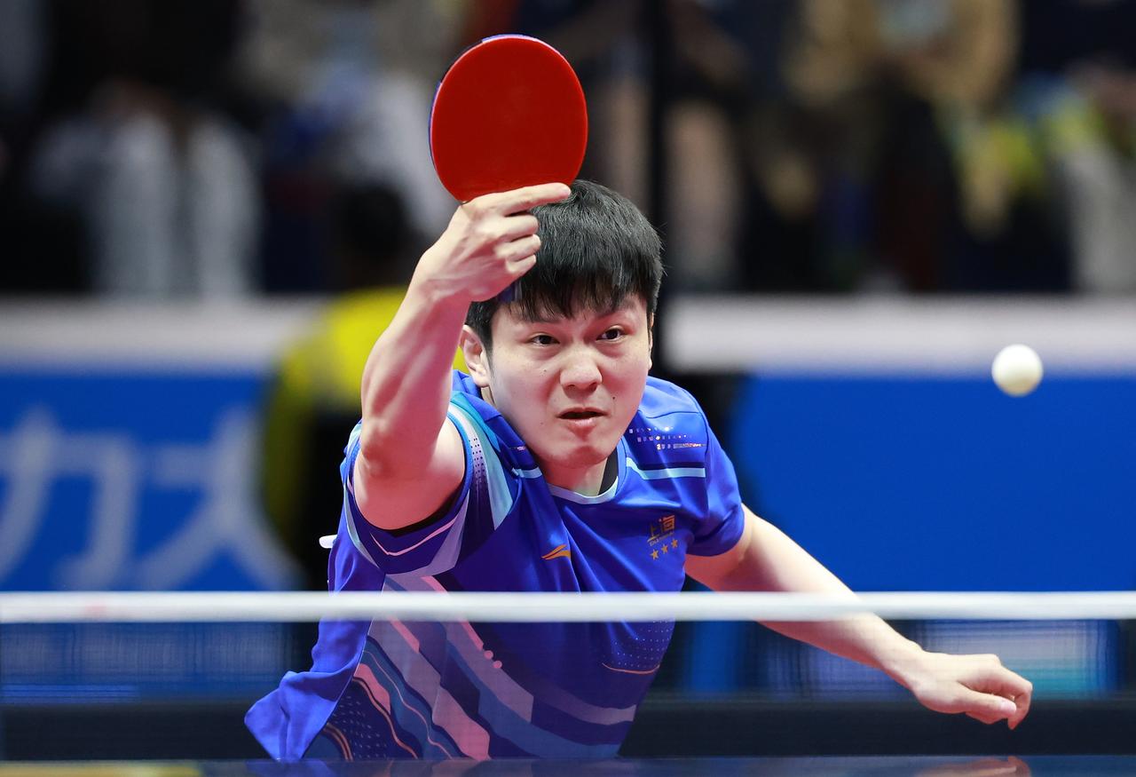 外战封神，回国却满是疲惫！樊振东赛场严肃无笑容，网友：心疼国乒一哥！注意到了