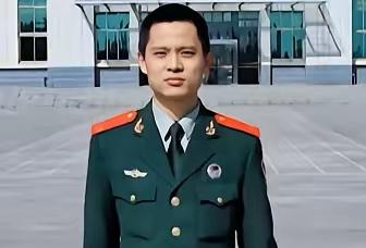 多么讽刺！2011年，22岁武警战士吴艳杰，击毙14名暴徒、救下6名人质，身中2