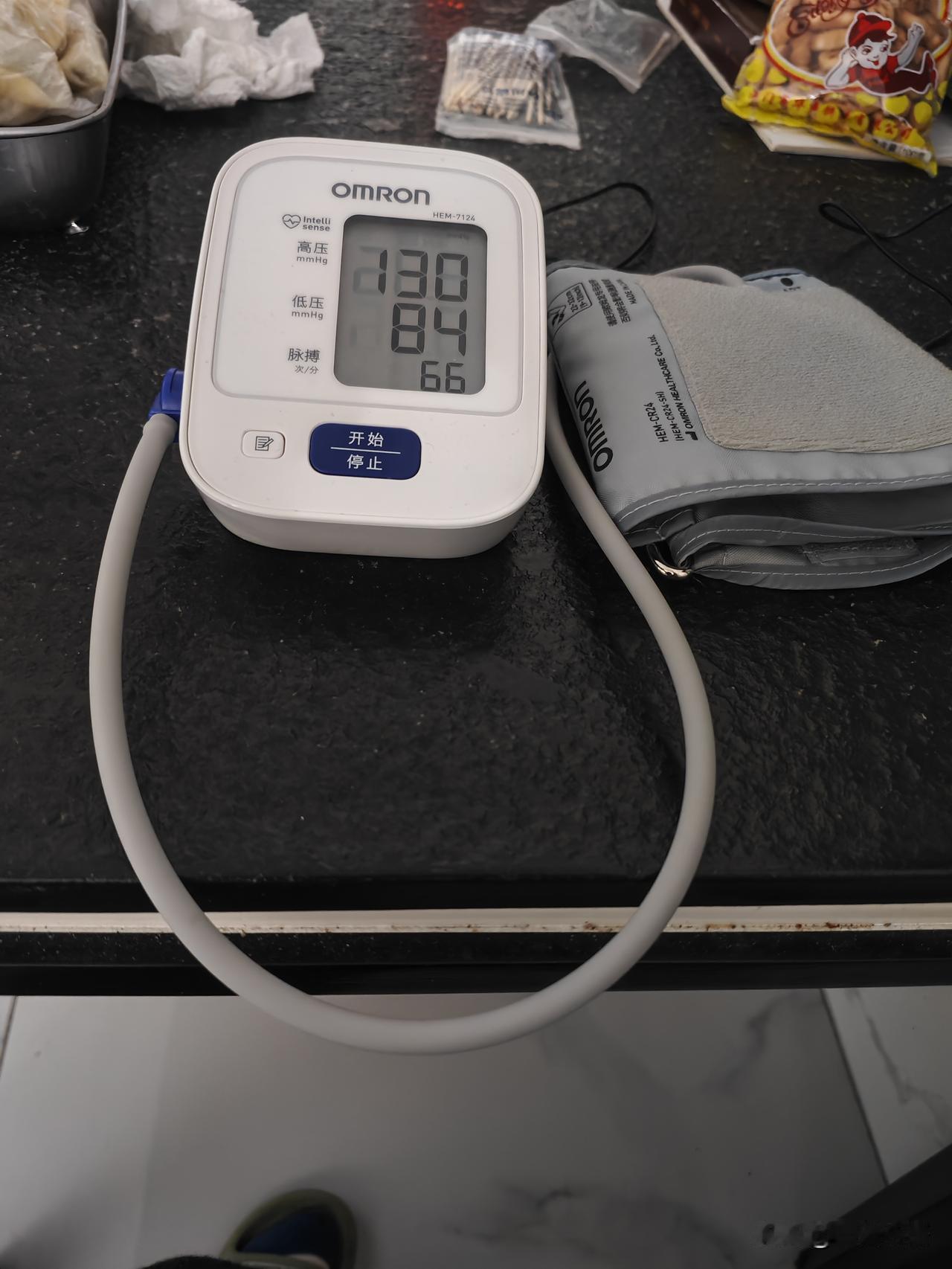 再没钱，也要备一个血压计，太方便了。自从我买了这个血压计，每天都会量血压，早一