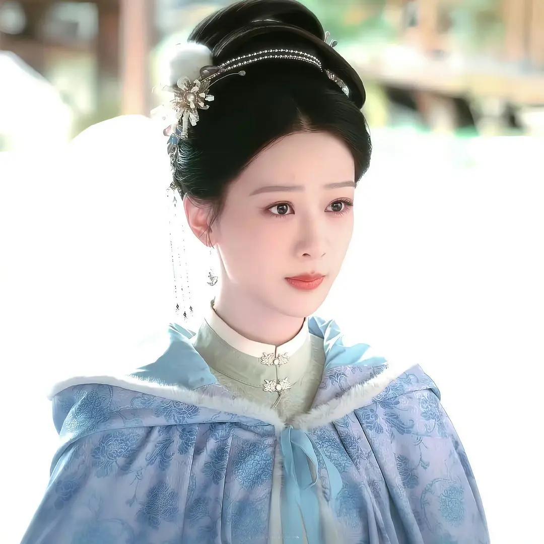 杨紫现在很适合演李清照啊！气质不咋咋呼呼了，整个人看起来有气质了。也明白为什么杨
