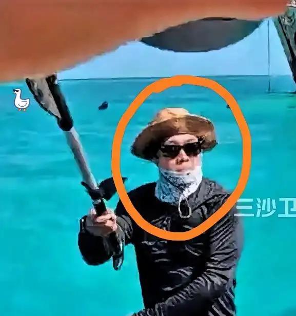 仁爱礁疯狂挑事的“白皮胖子”，身份底色藏不住了：根本不是普通水手，套路太深仁爱