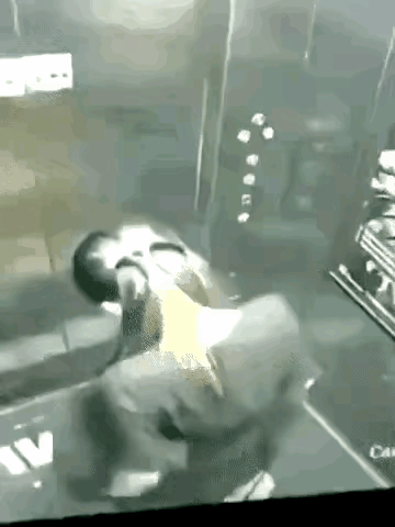 “活久见！”如今的电梯，竟成了某些人的“移动卫生间”！某地的电梯里，一女子公然在