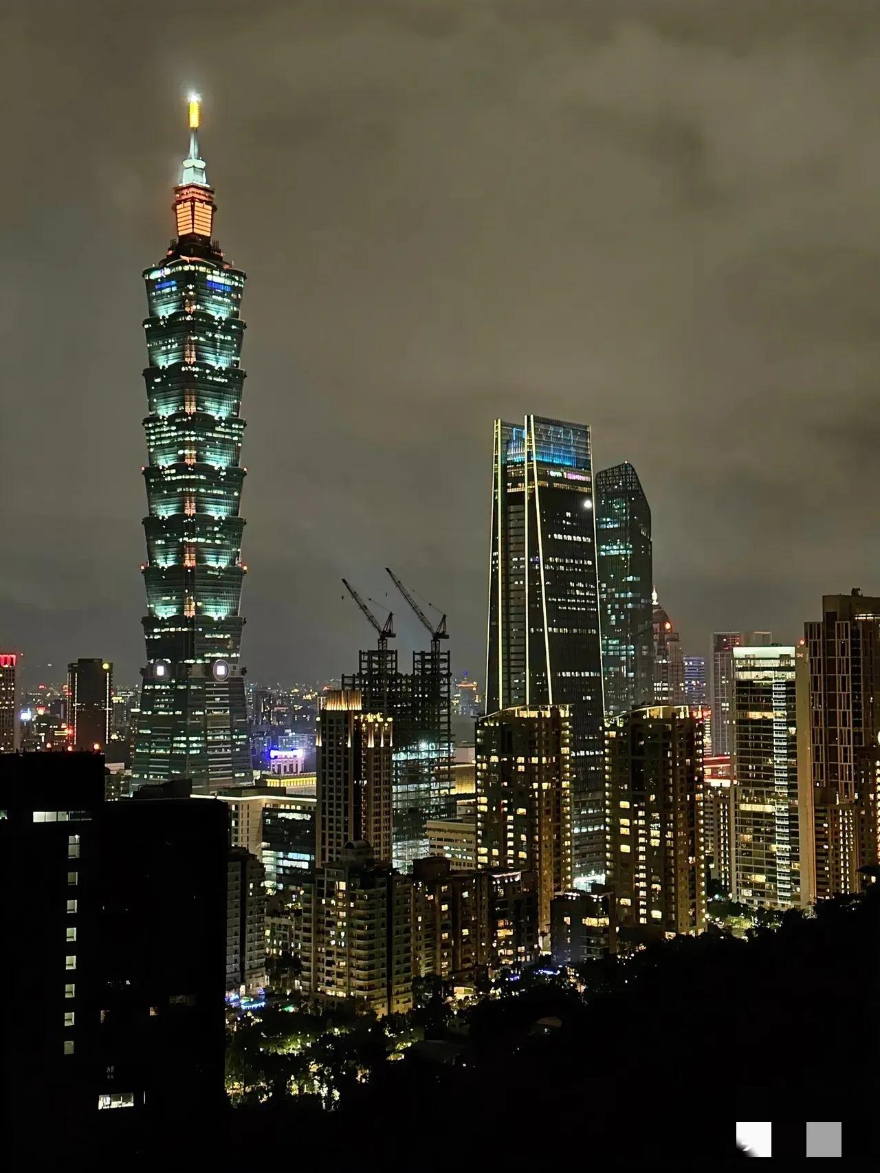 台湾民众哭了，找大陆对于台湾当局决定对美国投资5000亿美元，在美国加大建