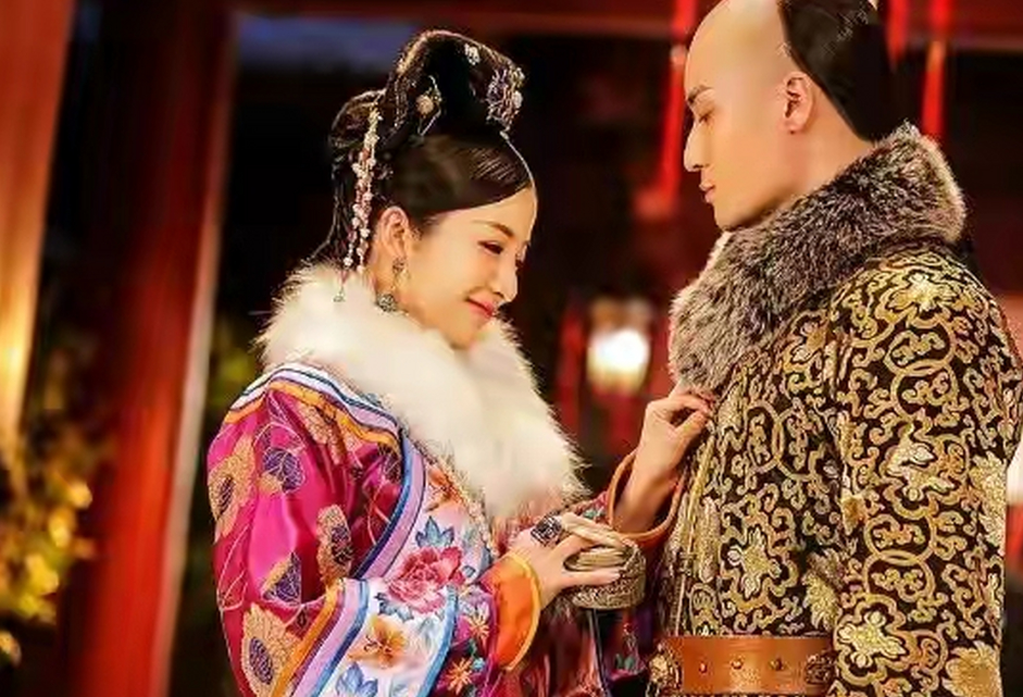 1589年，28岁的努尔哈赤为了拉拢董鄂部落，竟将自己年仅11岁的爱女嫁给27岁
