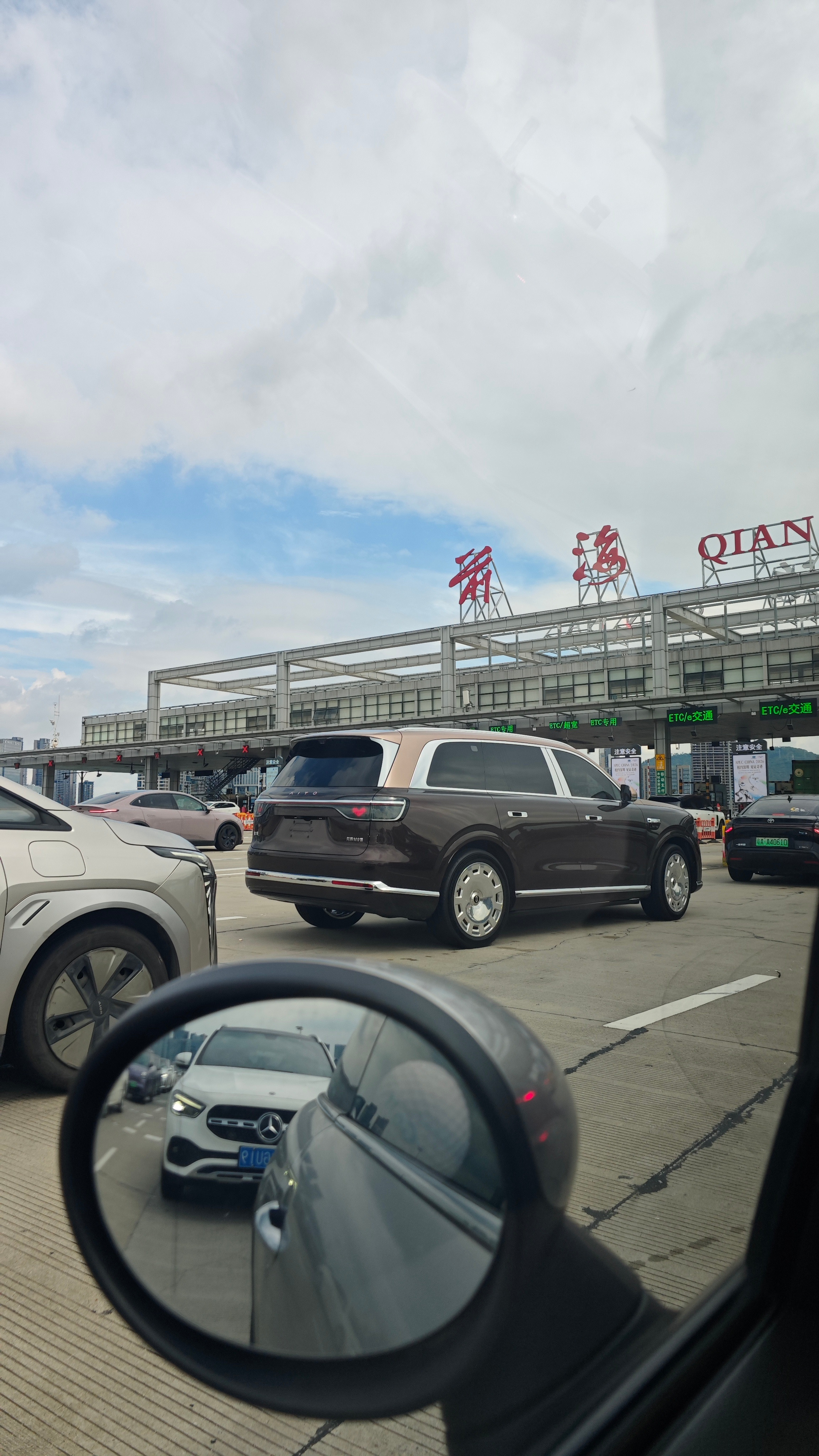 刚提车还没上牌的问界M9大饼轮子不错​​​