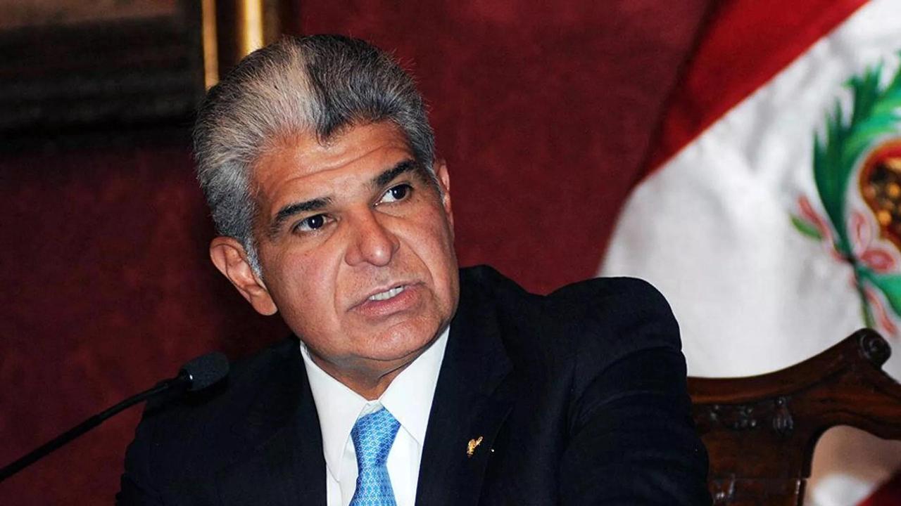 2月初，巴拿马总统穆利诺终于开口了。在中方强烈回应港口突然被接管、港澳办发出公开