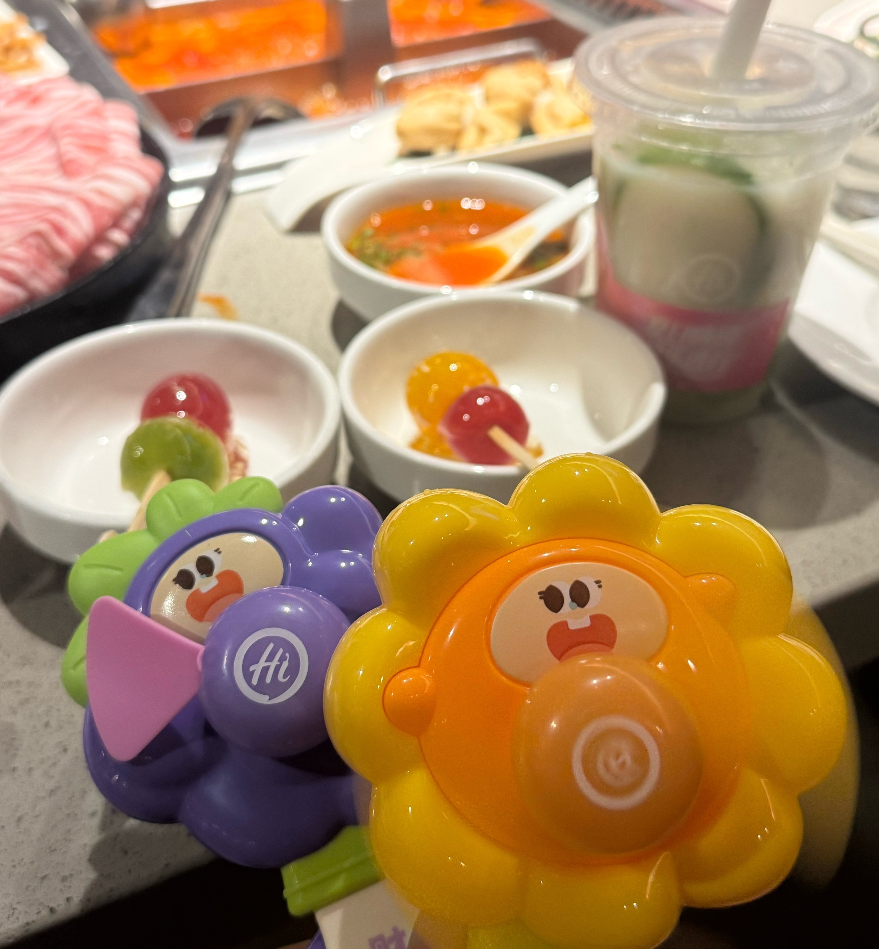 我就是那个他姑那个他姨我侄子真是懂事的大孩儿他把我给他要的小风扇让给我了说自己不
