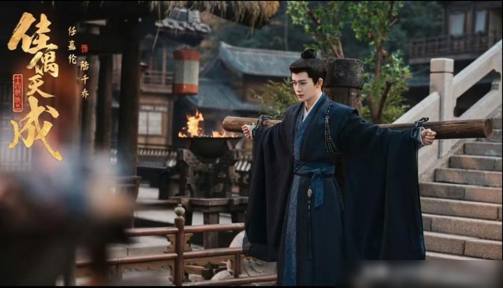 《佳偶天成》这剧要炸，任嘉伦快被配角“掀桌”了，你敢信？那边莲花楼的笛飞声肖