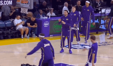 一点也严肃不了