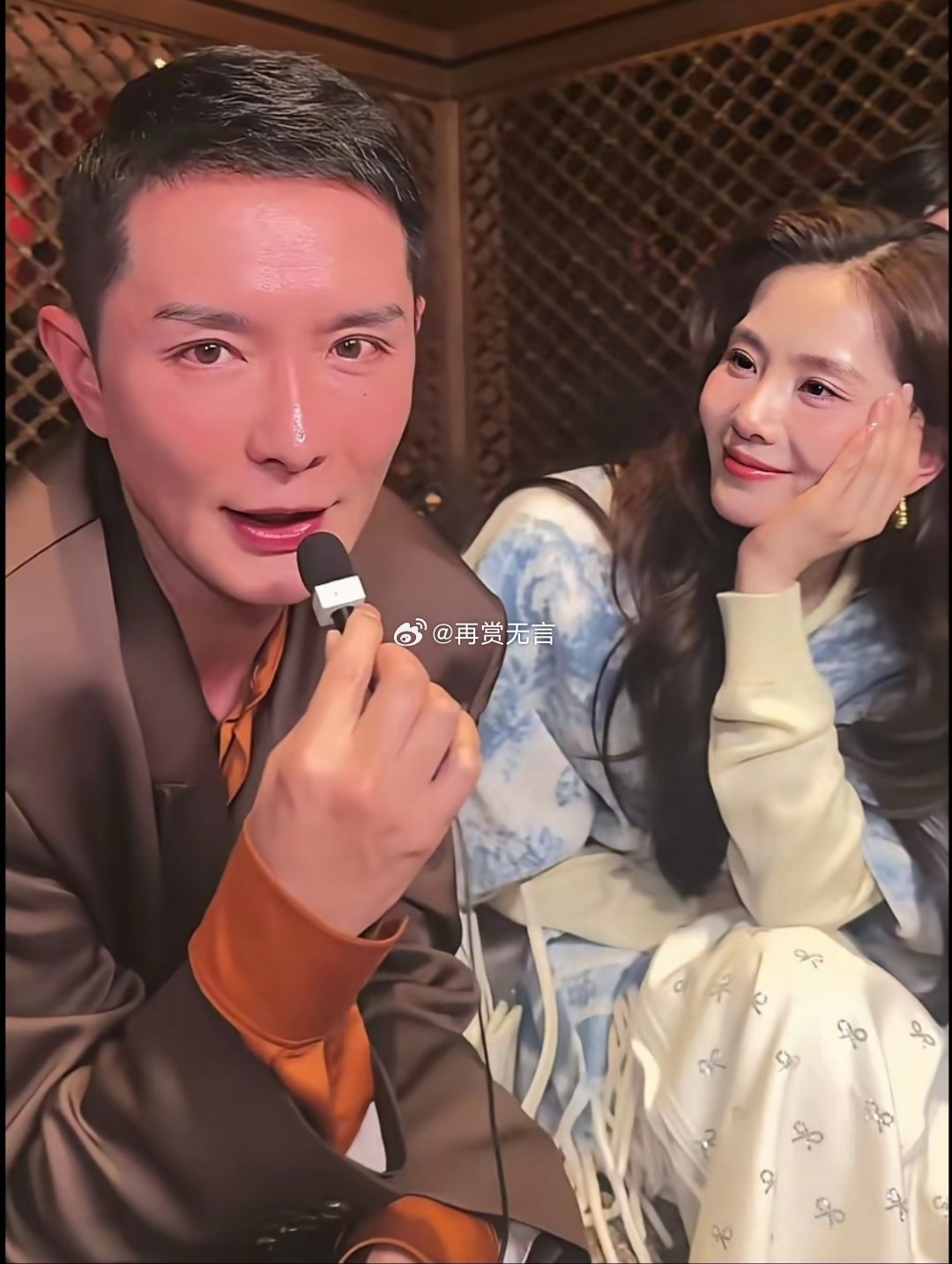 我很好奇，吴奇隆看到这张照片会作何感想？
