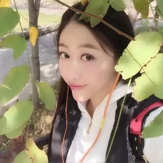 阳光下的微笑，自然的美景，美好时光的记录治愈美景照阳光美景海边微笑美影明媚