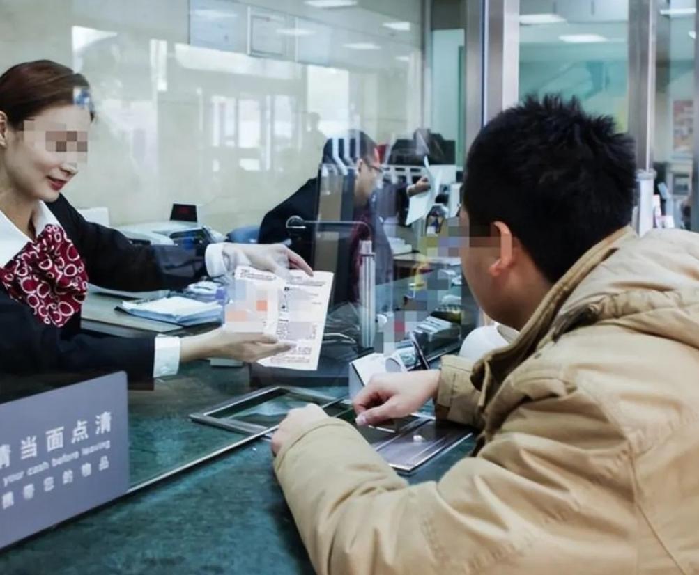 上海，潘先生的岳父母相继离世后，他与妻子想查询老人名下的银行资产，前几家银行都很