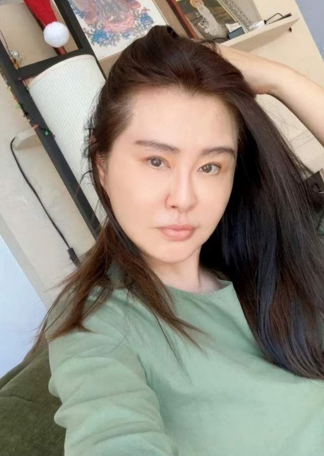 50多岁王祖贤！整了变形了？感觉好像变样了