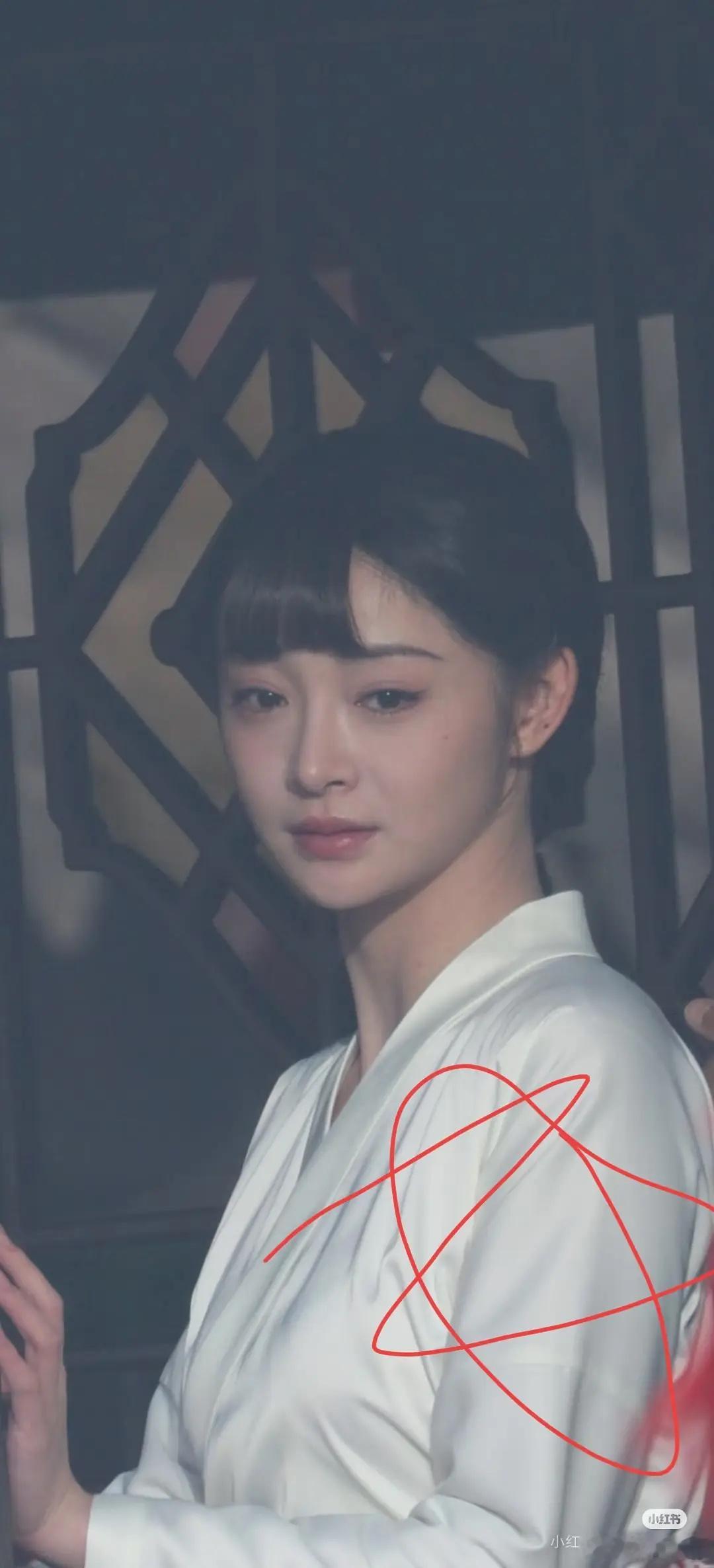 绿卡女爱豆里周洁琼资源会好起来太正常了，颜值见仁见智先不说，她是几个有点知名度的