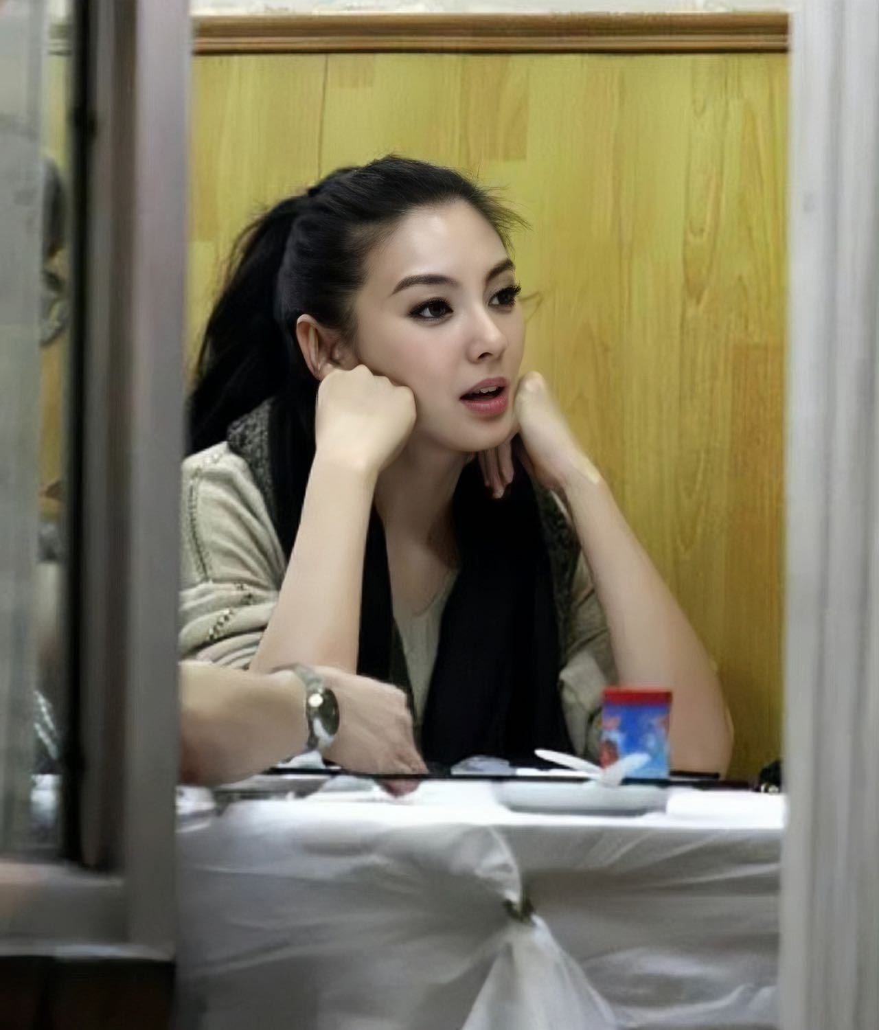 不知道你们懂不懂大美女就连照片好像都是有脾气有情绪的….