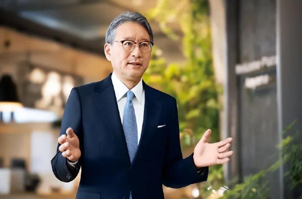 本田CEO被逼宫了。近日，一位90岁的老人、本田前CEO川本信彦亲自现身东京总部