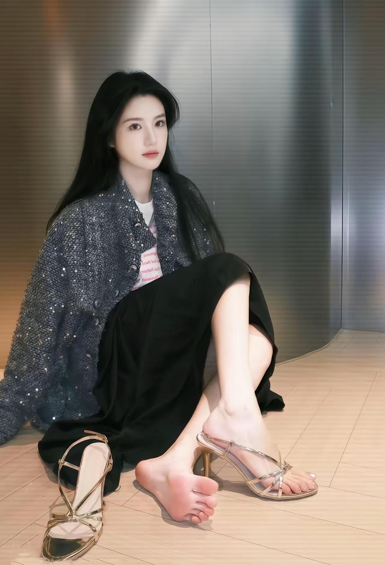 低调的精致感。女人味十足。