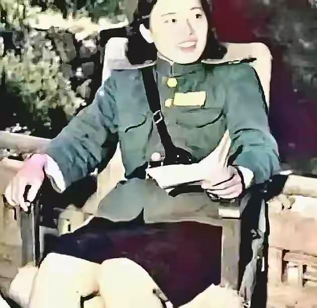 1953年板门店谈判，那位朝军女翻译真的惊艳到我了。她外表柔弱，却有着强大的气场