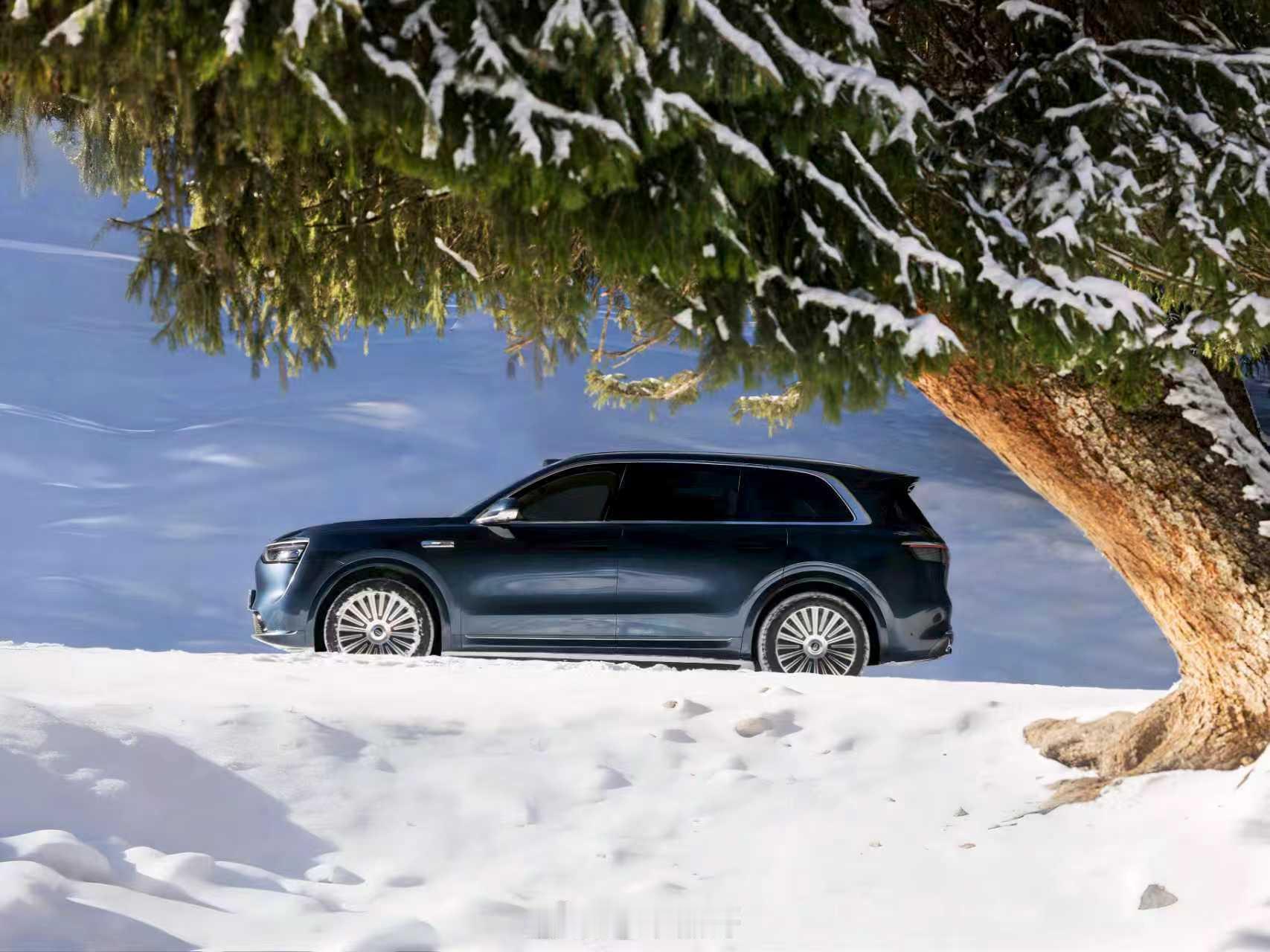 刚看完年度报告，今年40万级SUV市场真的变天了。问界M8干翻BBA不是靠性价比