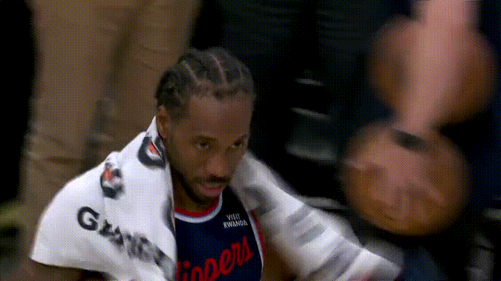 快船当家球星伦纳德真是太幸灾乐祸了！在今天快船主场以153：128大胜森林狼的赛